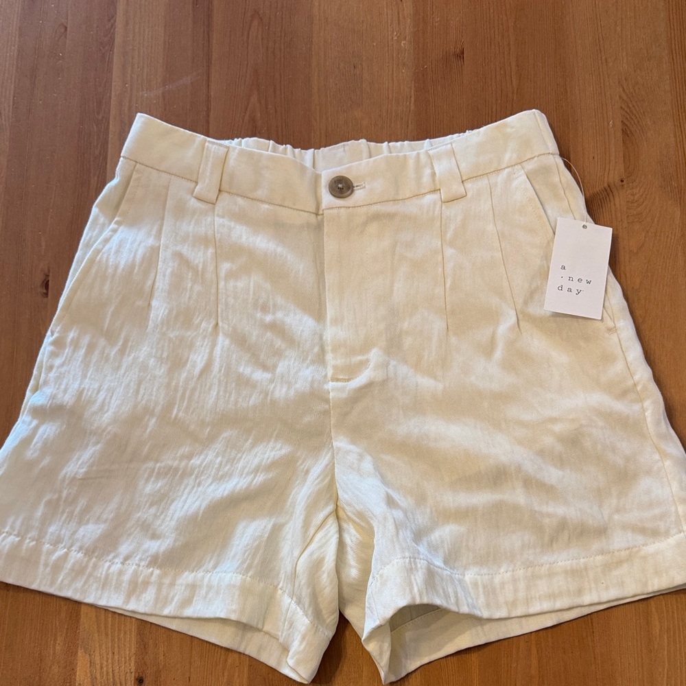a new day Cream High-Waist Linen Blend Shorts